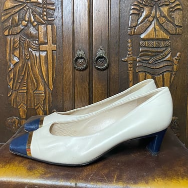 Designer Pumps • 1970s • Bally • Navy Blue & Beige • Gold Metal Band • Luxury Shoes • Made in Italy • 39.5 • Square Toe • Calfskin / Leather 