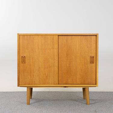 Danish Mid-Century Oak Cabinet - (324-186) 