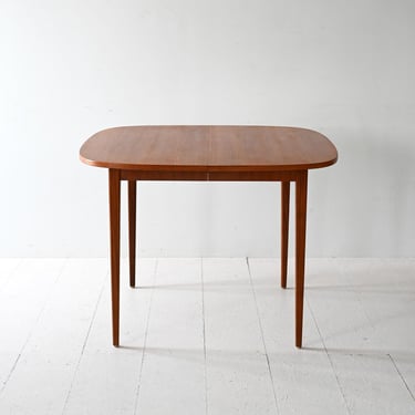 Vintage Scandinavian Extendable Dining Table – 1960s Teak Table with Leaves 