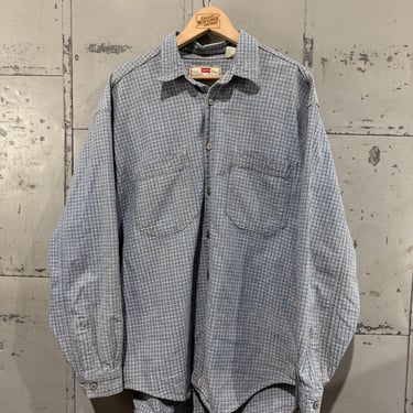 Vintage Levi's Cotton Button Up Shirt with Two Pockets Classic Blue Textured 