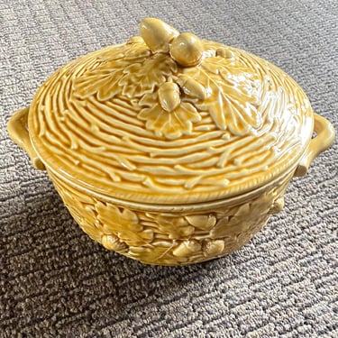 Vintage Bordallo Pinheiro Majolica Covered Casserole Bowl~ Oak Leaves Yellow Amber Large Lidded Harvest Thankgiving Dinnerware, Portugal 