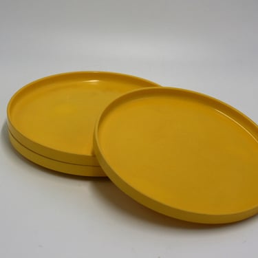 vi ntage Heller mid-century yellow plastic salad plates 