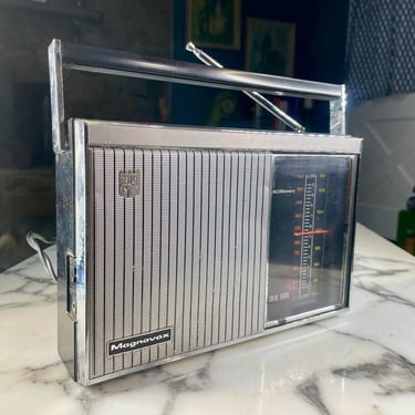 Vintage Magnavox AM/FM Radio ac/dc Model 1R1264 Tested and Working 