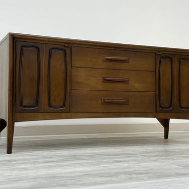 Broyhill Emphasis Mid-Century Modern Cabinet ~ Great As TV Stand Or Media Console  (SHIPPING Not FREE) 