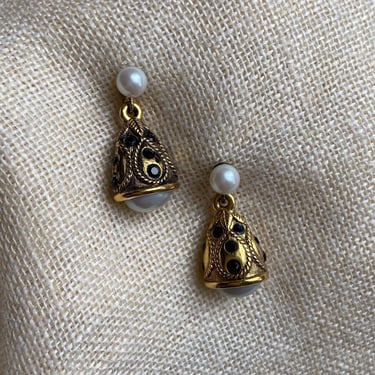90s pearl drop cabochon pendant earring / vintage byzantine drop dangle pearl cabochon pendant pierced earrings 