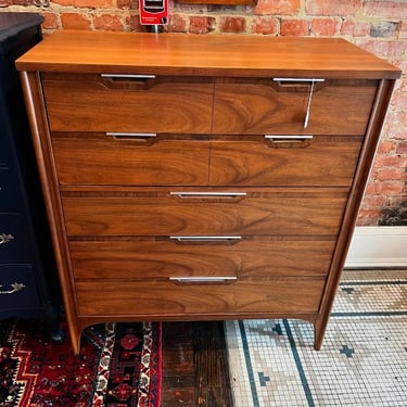 Gorgeous Kent Coffey mid century 5 drawer chest. 40” x 18.5” x 45.5” 