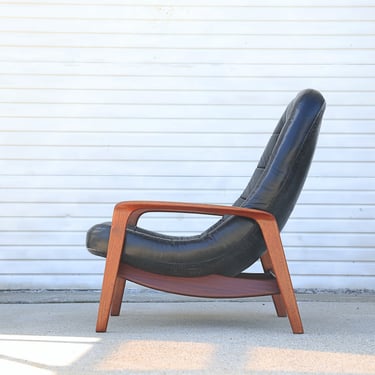 Iconic Canadian Lounge Chair in Black Leather