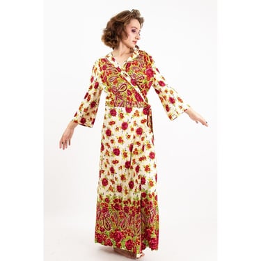 1940s Rayon jersey wrap robe / Vintage floral paisley print dressing gown M L 