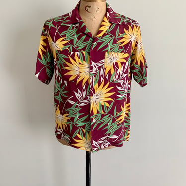 Topcraft 1950s slinky rayon vibrant tropical floral print Hawaiian shirt-size M 