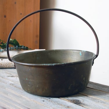 Antique large brass pot with iron handle / vintage brass cauldron / firewood kindling holder / rustic decor / large metal basket / planter 