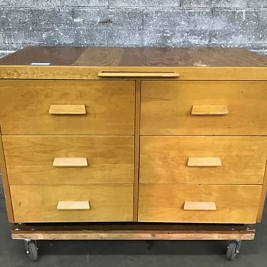 Cute Maple Dresser (Seattle)