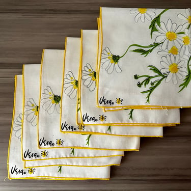 Vera Neumann ladybug Daisy Flower pattern dinner napkins set of 6, table linens, vintage napkins, vintage linens 