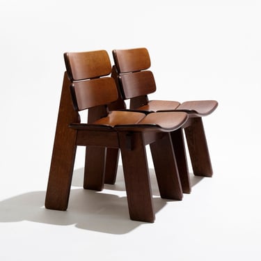 PAIRE DE CHAISES BRUTALISTE EN CHÊNE, 1970s