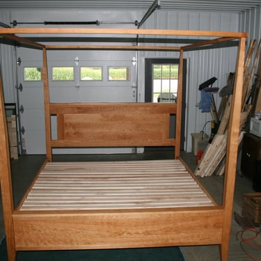 Ship Soon 3572-1 CbRnP4 King Cherry Canopy Solid Hardwood Bed with Tapered Posts and Shaped Headboard- natural color 