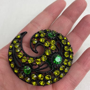 50’s huge green Rhinestone brooch~ paisley shape~ bright green dark green~ sparkly bold statement pendant 