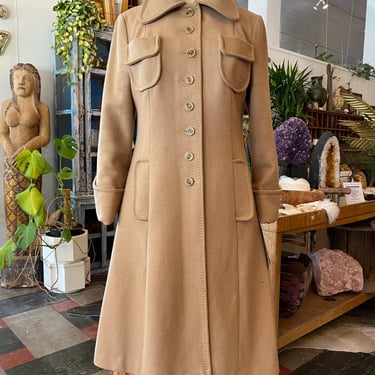 1970s wool coat, camel colored, dog ear collar, vintage outerwear, breast pockets, mod style, french cuff, embroidered trim, medium 