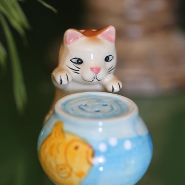 Pier 1 Cat & Fish Salt and Pepper Shakers – Whimsical Ceramic Pair – Vintage Pier One Japan – Cat Lover Gift – Collectible Kitchen Decor 