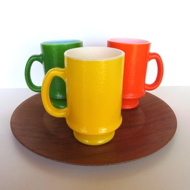 Set of 3 Hazel Atlas Milk Glass Mugs in Orange Yellow and Green, 70s Retro Pedestal Stacking Mugs With Orange Peel Texture 