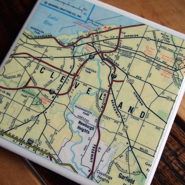 1981 Cleveland Ohio Map Coaster. Cleveland Map Gift. Ohio Coaster. City Gift. Great Lakes Décor. Lake Erie. Vintage Map. Repurposed Coasters 