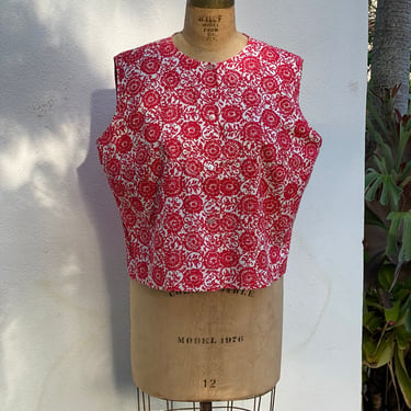 50s 60s Tank Top / Sleeveless Red and White Floral Button Up Shirt / Mad Men Betty Draper Top / Fitted Blouse / Mrs. Maisel Summer Top 