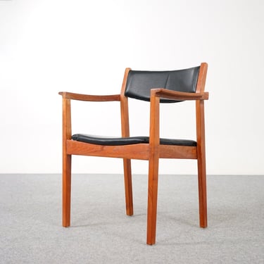 Mid-Century Teak Arm Chair - (320-088.1) 