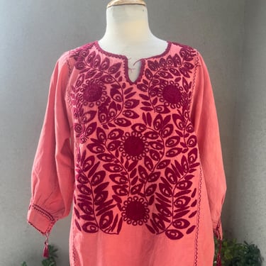 Vintage boho peasant Mexican top blouse rose burgundy hand embroidered floral cotton Sz M/L. 