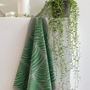 screen printed tea towel. palm frond on green. flour sack cotton kitchen towel. ecofriendly. boho home. gift / hostess /  mom. plants. 