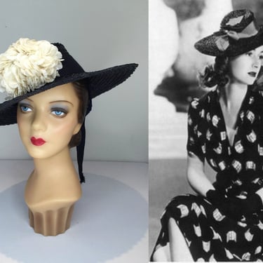 She Had That Look About Her - Vintage 1930s 1940s Classic Navy Blue Straw Wide Brim Sun Hat w/Off White Florals 