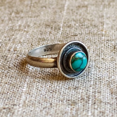 R011 silver ring with small turquoise stone size 8