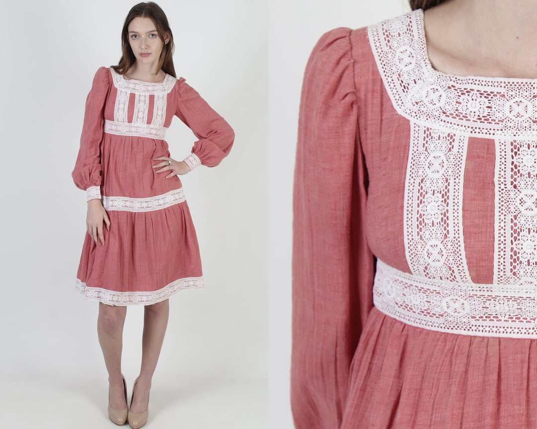 Vintage 70s Simple Country Dress White Floral Lace Tiered Simple