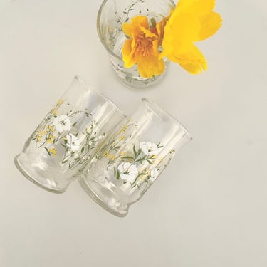 White & Yellow Flower Juice Glasses \/ Set of 3