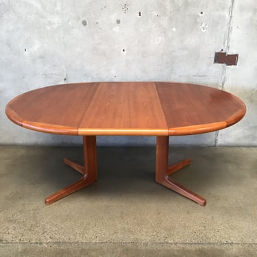 Mid Century Round Teak Dining Table w/1 Leave