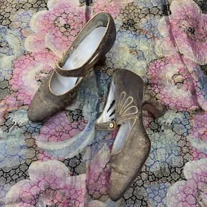 Antique 1920s Gold Floral Lamé Brocade Shoes High Heel Shoes Celluloid Vintage