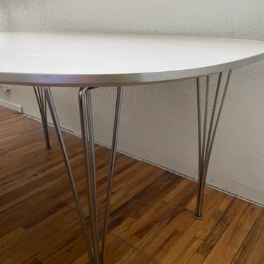 Arne Jacobsen for Fritz Hansen Table