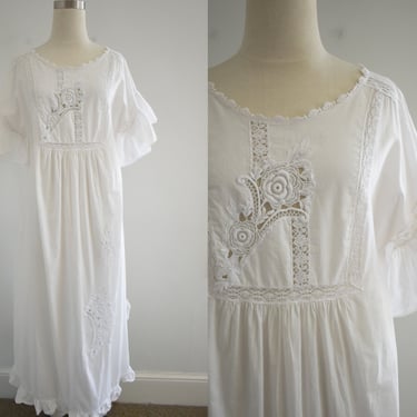 1980s White Thin Cotton and Lace Night Gown 