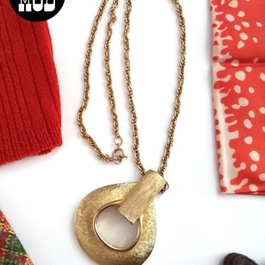 Chic Vintage 70s Gold Loop Pendant Necklace by Coro 