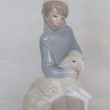 Lladro Spain 4676 Porcelain Figurine Shepherd Boy with Sheep 3193B