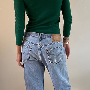 33 Levis 501 vintage jeans / vintage faded boyfriend slouchy light wash worn-in high waisted button fly tall baggy Levis 501 jeans USA | 33 