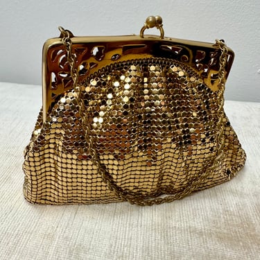 Whiting & Davis GOLD wristlet purse~ True vintage 1940’s shiny glossy metallic Mesh clutch purse 1940 pinup 