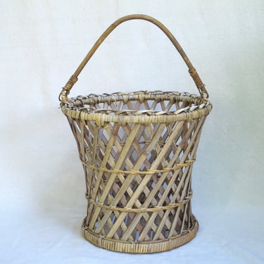 Large French Country Wicker Basket with Handle Woven Wicker Laundry Basket Storage Basket Primitive Basket Rattan Basket boho Wicker Planter 