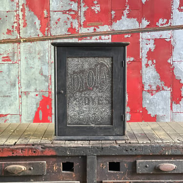 Antique Dyola Dye Advertising Cabinet Des Moines, IA 