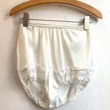 Vintage 60s Nylon Panties / LACE RUFFLE + RIBBON Detail / High Waist / S 