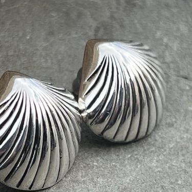 Vintage Sterling Silver Seashell / Clam Shell Beach Girl Post Earrings 