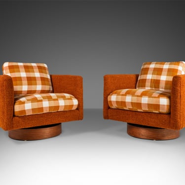 Set of Two (2) Mid Century Modern Swiveling Tub Barrell Chairs in Original Tweed Attributed to Milo Baughman, USA, c. 1970's 