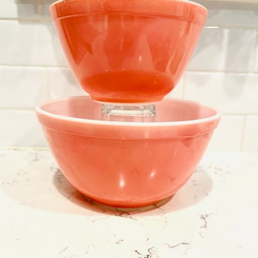 Super Rare Vintage 1950’s Pyrex Flamingo Pink Pattern Nesting Bowls by LeChalet