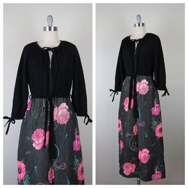 Vintage 1970s hostess dress, floral, quilted, zip front, robe, mod, dressing gown 