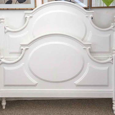 White Victorian Style Queen Bed with Raised Panels