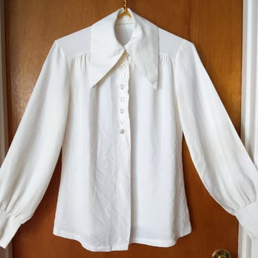 Lovely Vintage 60s 70s White Blouse with Large Dagger Collar 