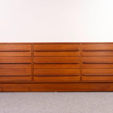 Teak Mid-Century Dresser - (D1284) 