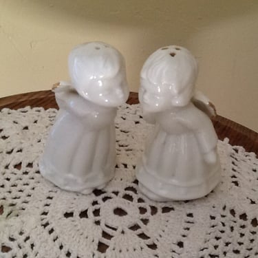 Vintage Ivory and Gold kssing  Angel salt and pepper shakers-Perfect for the holidays 
